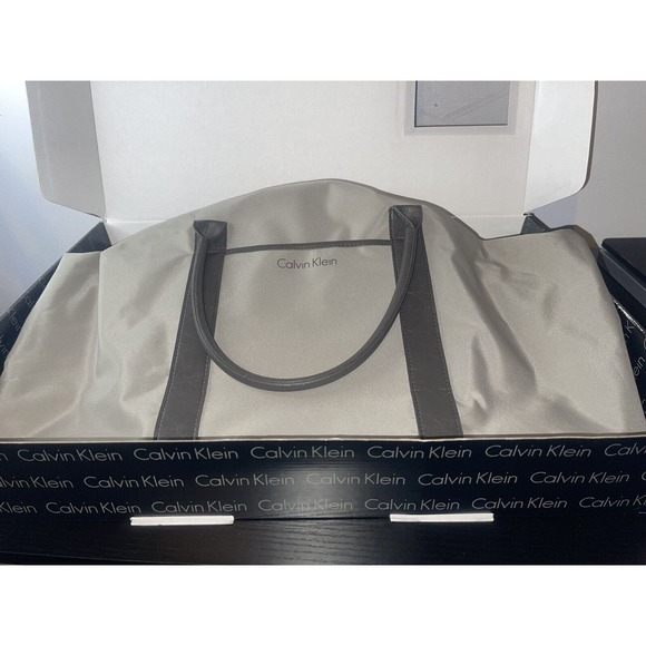 Calvin Klein Gray XL Weekender Duffle Bag w/ Straps & Handles, Travel Bag, Tote - Picture 15 of 15